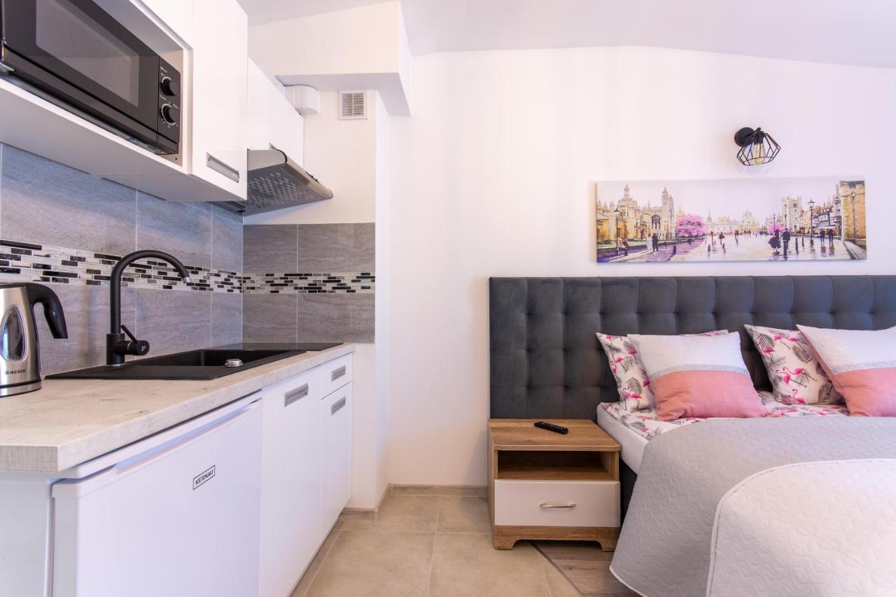 Illusione Apartment โปเบียโรโว ภายนอก รูปภาพ