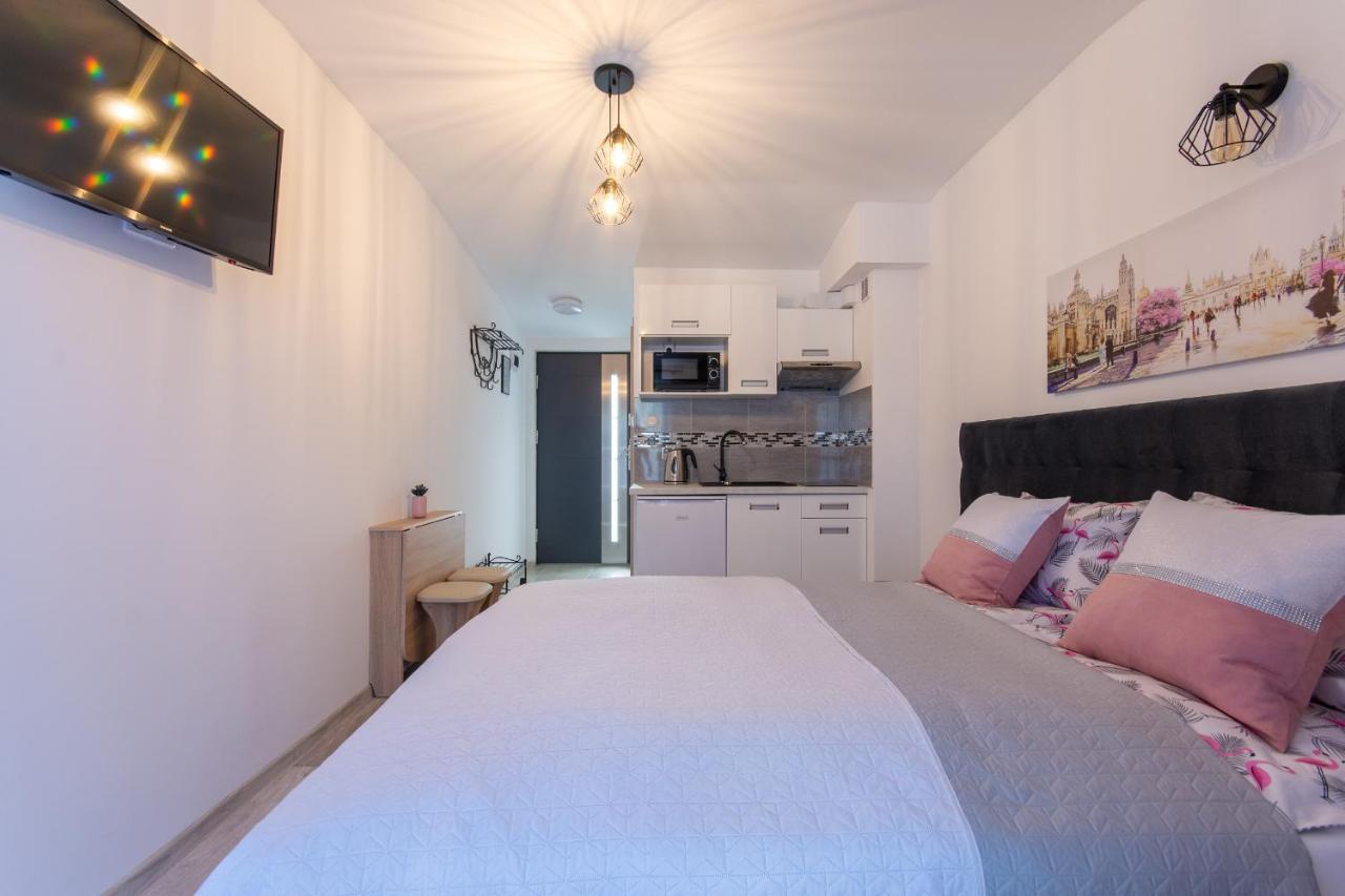 Illusione Apartment โปเบียโรโว ภายนอก รูปภาพ