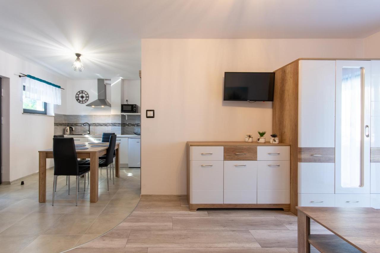 Illusione Apartment โปเบียโรโว ภายนอก รูปภาพ