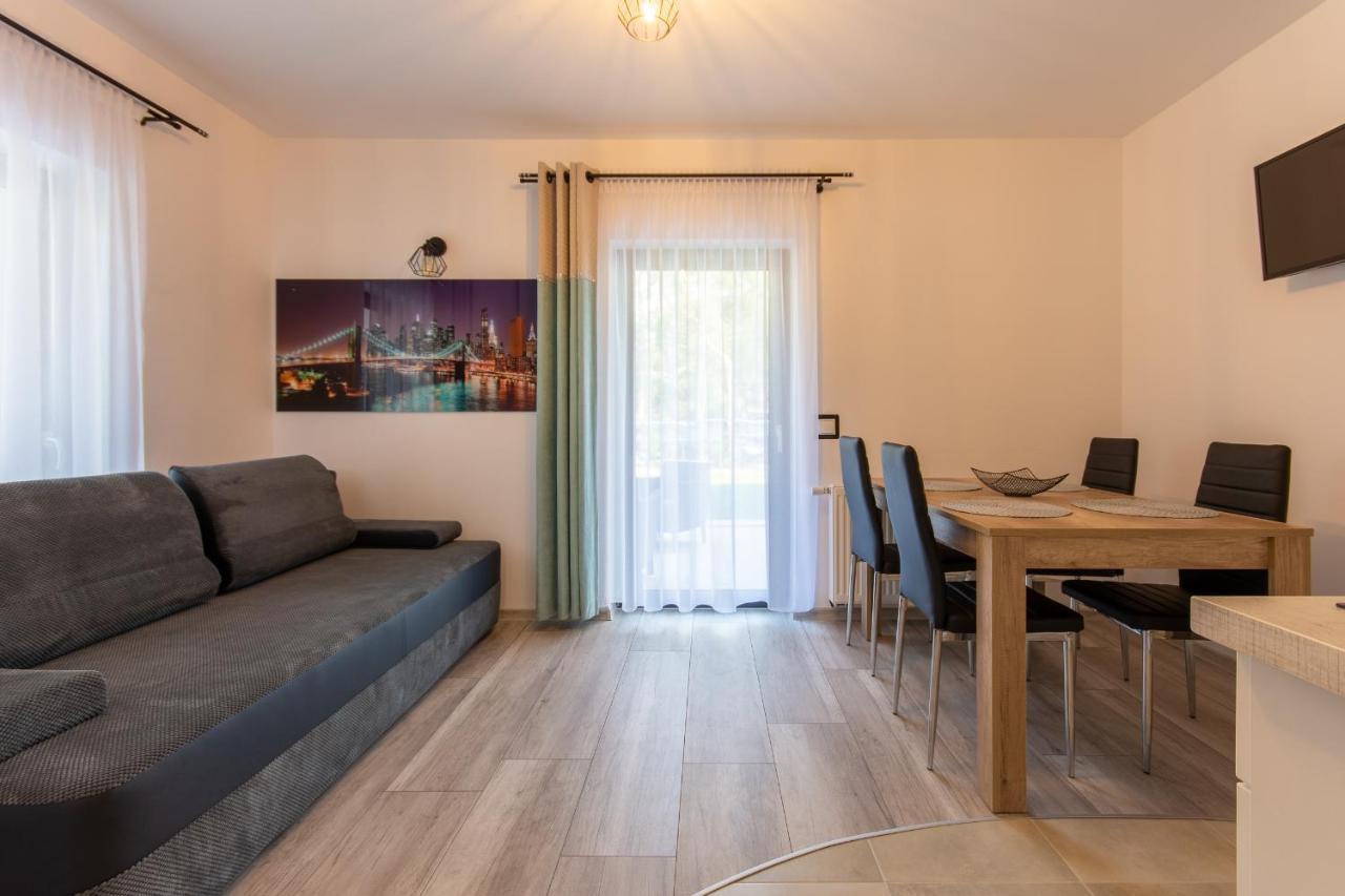 Illusione Apartment โปเบียโรโว ภายนอก รูปภาพ